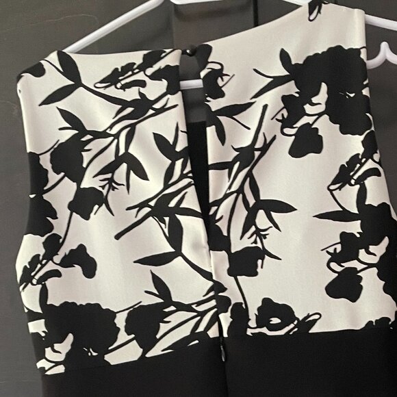 Sleeveless black & white dress (below the knee) - Picture 4 of 11